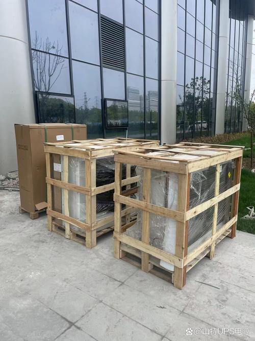 UPS电源能自动充电吗？揭开蓄电池自充电的秘密